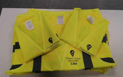 Safety Meets Style: Hi-Vis Vest Printing with TShirtPrinting.com – Your Best Choice in the UK